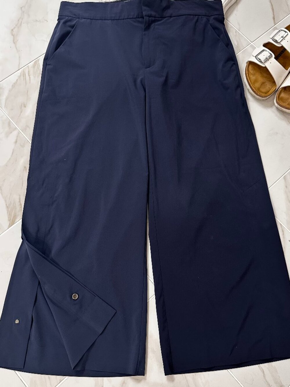 Athleta Tribeca Wide Leg Cropped Lightweight Navy Blue Side Button Pants Sz. 10